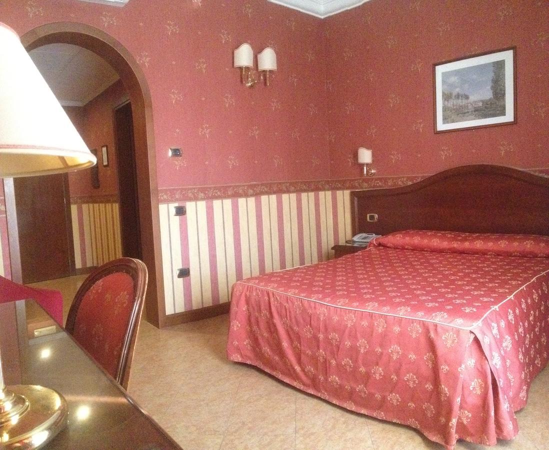 Al Boschetto Hotel Кастел Волтурно Екстериор снимка