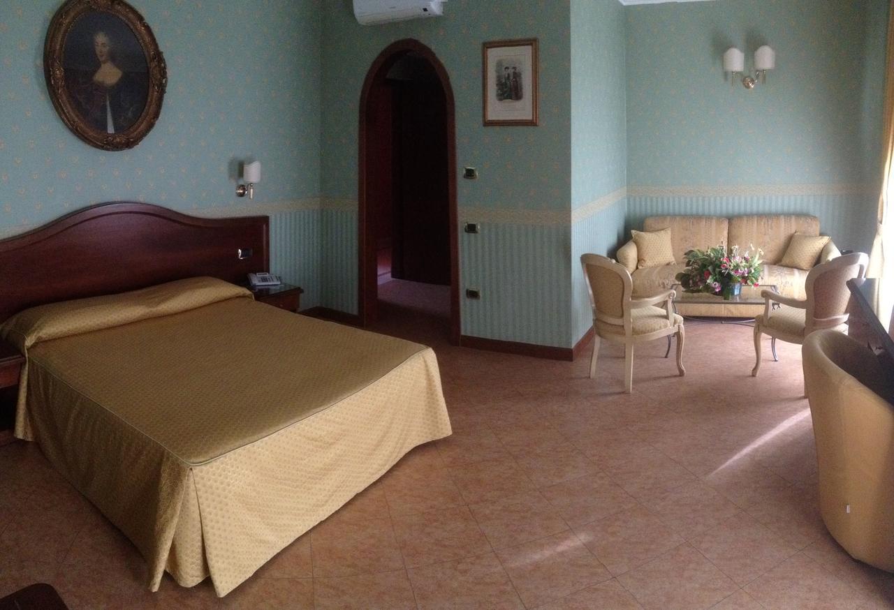 Al Boschetto Hotel Кастел Волтурно Екстериор снимка