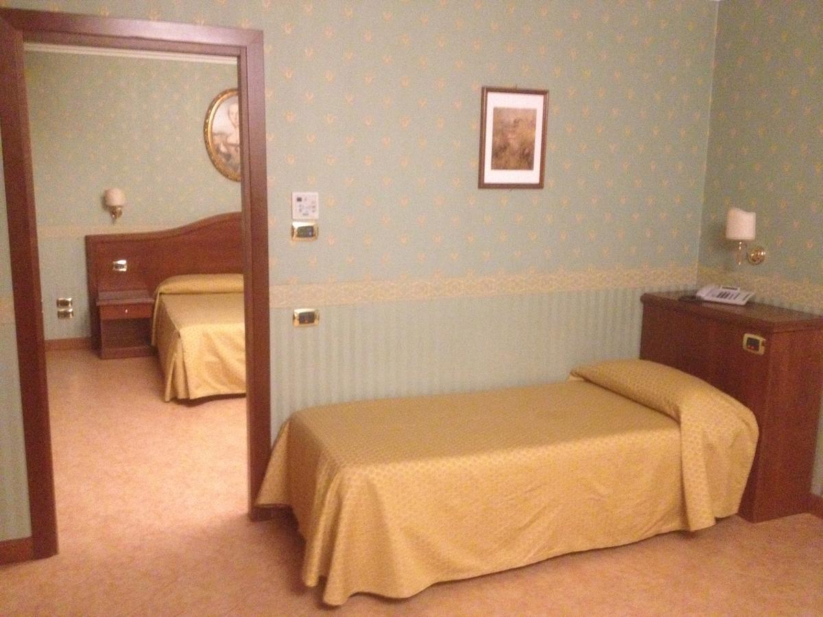 Al Boschetto Hotel Кастел Волтурно Екстериор снимка