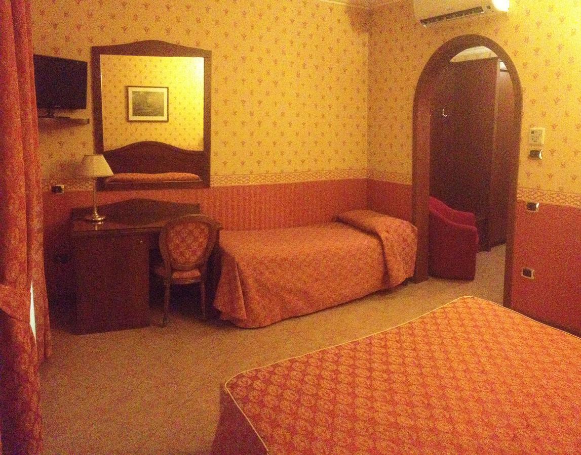 Al Boschetto Hotel Кастел Волтурно Екстериор снимка